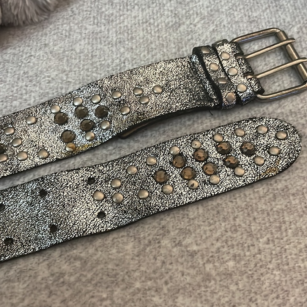 Betsey Johnson, silver metallic rhinestone stud belt size medium - Picture 6 of 11